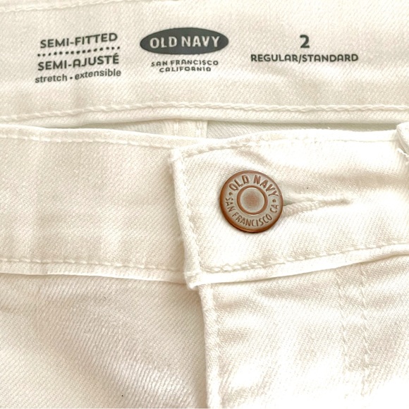 NWOT Old Navy White Semi-Fitted Low Rise Jean Shorts Size 2 - Picture 3 of 4